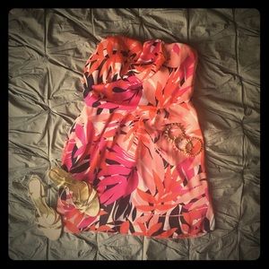 Bright and chic strapless dress!